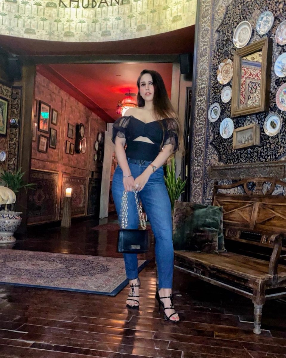Elegance served with a little bit of fire. 🔥

#ClassyVibes #QueenEnergy #BoldAndBeautiful #BossBabeStyle #EleganceWithAttitude