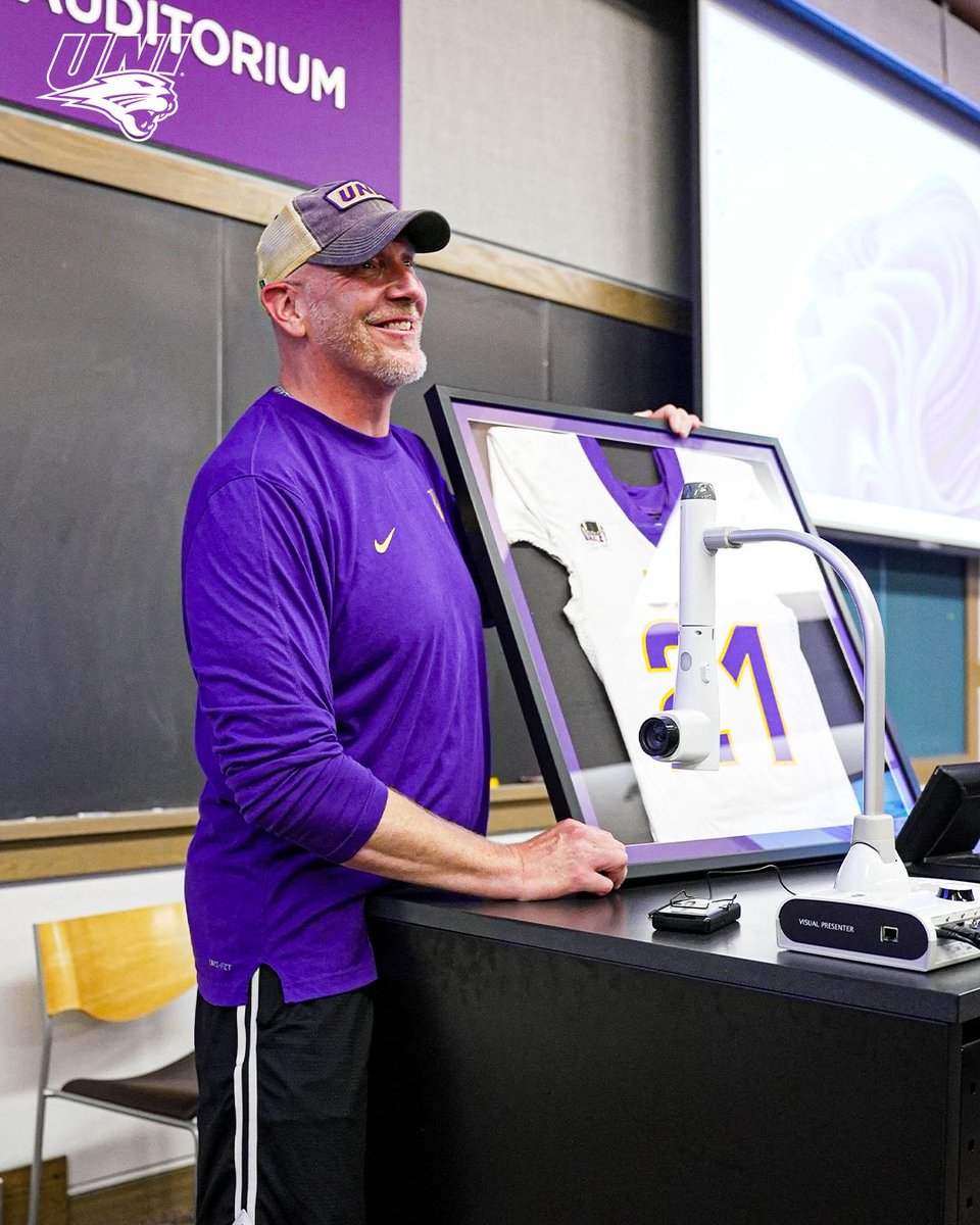 Can’t go too long without Mind Candy 🍬

Always great to see Coach Jed! Thank you for speaking to the team. We also need to get you something to show our appreciation for everything you’ve done for us!

#EverLoyal | #1UNI | #UNIFootball