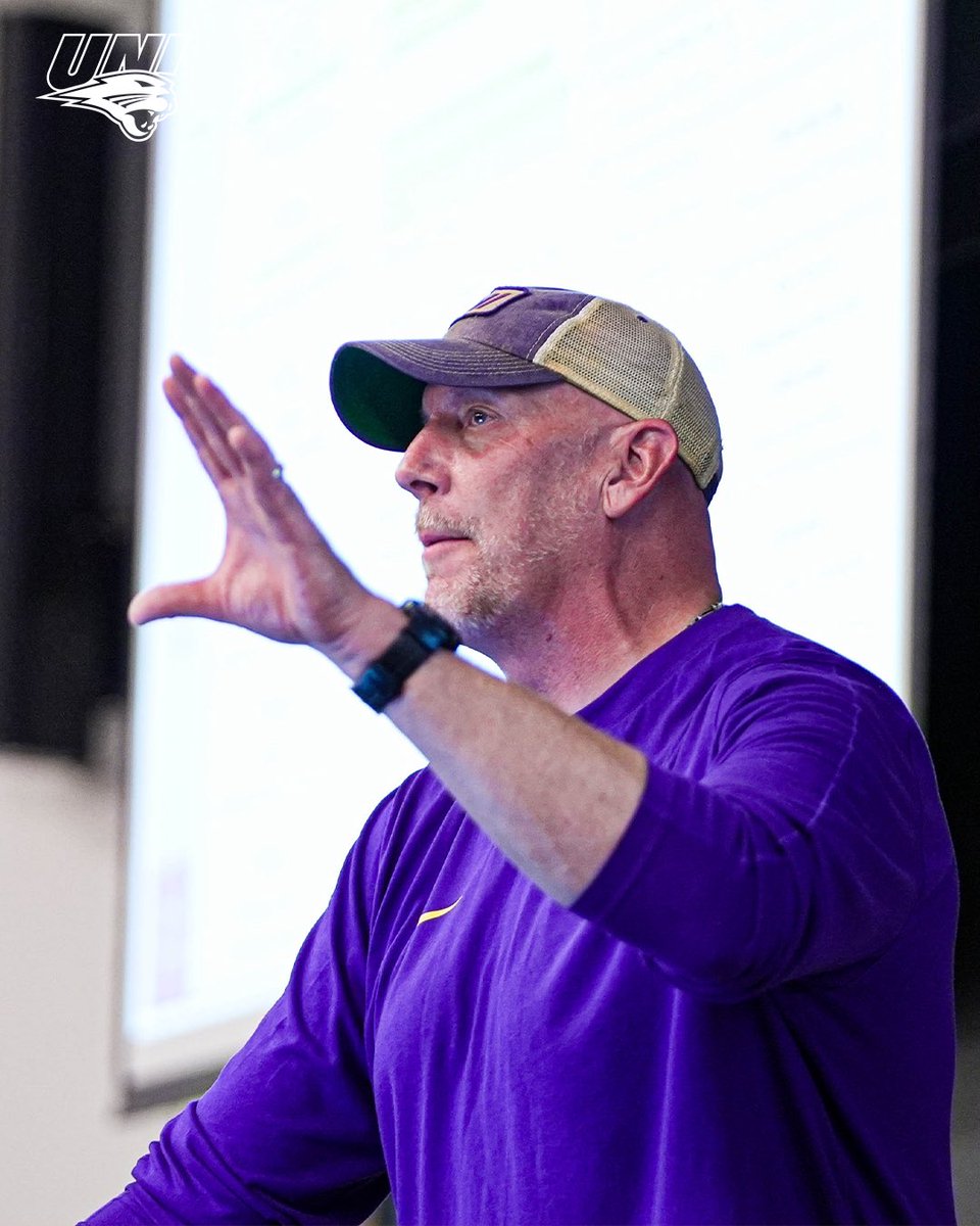 UNI Football tweet media