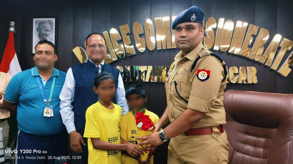 Noida Traffic Police tweet media