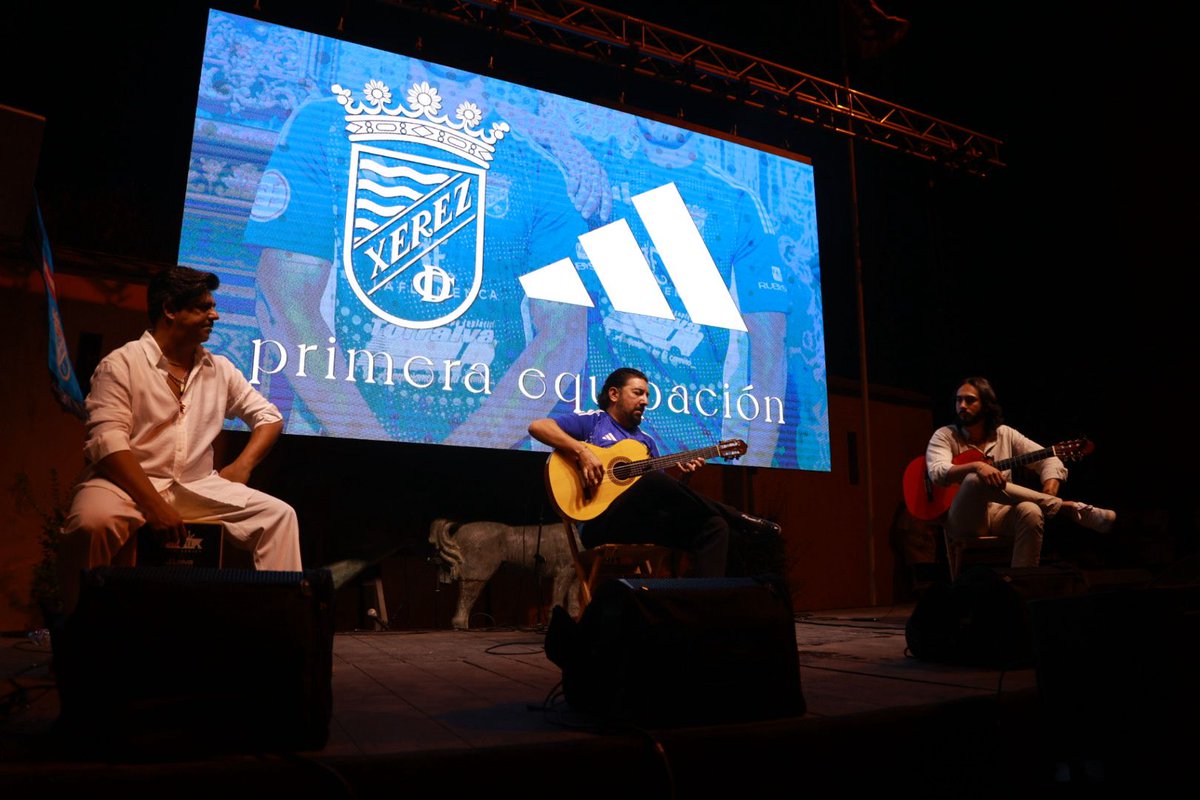 🤝🏻⚽💙

Un evento de tal envergadura no hubiera podido materializarse sin la colaboración de los mejores profesionales.

🙌🏻 Grupo Logístico Torralva, Alabrisa y Gloria Taberna fueron los responsables de que no faltara ningún detalle.
