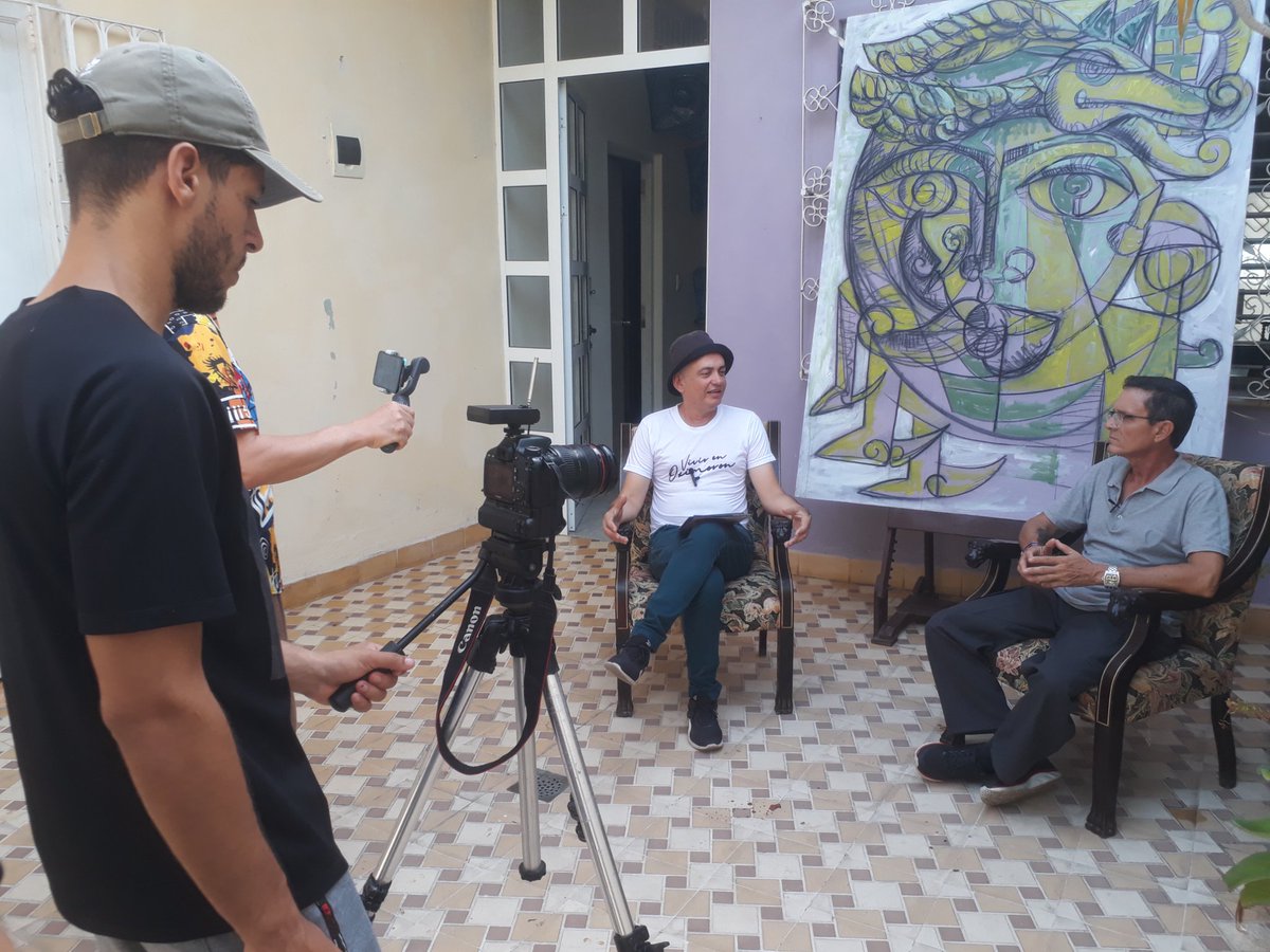 En la sede del proyecto Cartón Creativo se acogió al equipo de SC Producciones, para la grabación del espacio Vivir en Oxímoron, con el artista invitado José Antonio Hechavarría entrevistado por Alfredo Fuentes #PorCamagueyTodo #CubaEsCultura #MiCamagüeyStreaming #SCProducciones