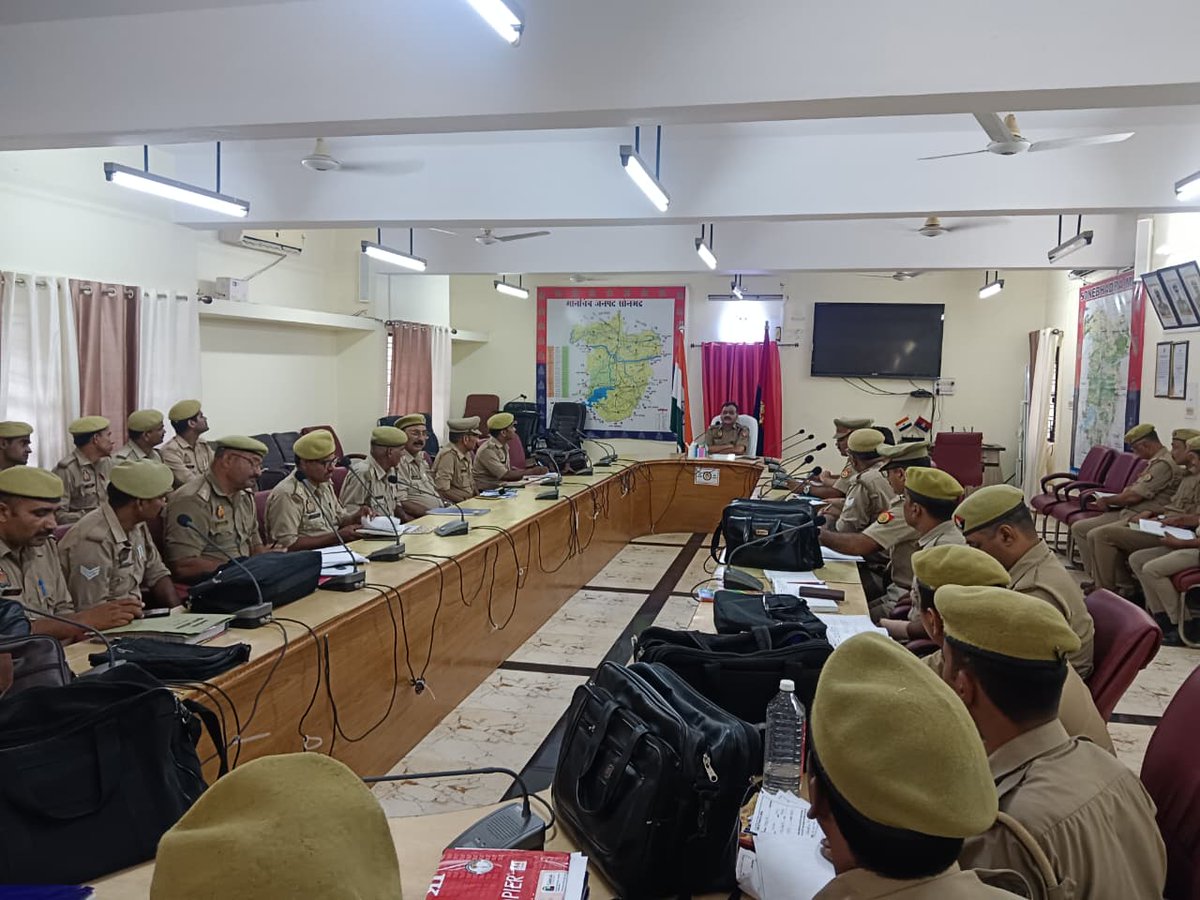 ऑपरेशन कॉन्विक्शन के तहत चिन्हित वादों की समीक्षा हेतु मीटिंग आयोजित — अपर पुलिस अधीक्षक (मुख्यालय) श्री अनिल कुमार ने दिए आवश्यक निर्देश-
<a href="/Uppolice/">UP POLICE</a> 
<a href="/dgpup/">DGP UP</a> 
<a href="/adgzonevaranasi/">ADG ZONE VARANASI</a> 
<a href="/digmirzapur/">IG Range Mirzapur</a>