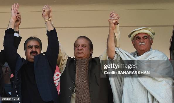 husainhaqqani's tweet photo. عمران خان نے جیل سے محمود اچکزئی کو قومی اسمبلی میں اپوزیشن کا لیڈر نامزد کر دیا ہے۔ اچکزئی صاحب ہمیشہ جمہوری جدوجہد میں شامل رہے ہیں مگر لیڈر آف اپوزیشن کا انتخاب اراکین اسمبلی کو کرنا چاہئیے۔ دوسری پارٹیوں میں فرد واحد کی جانب سے نامزدگیوں پر اعتراض کرنے والے اب کہاں ہیں؟ 🤔 https://t.co/vxsoiKbpLa
