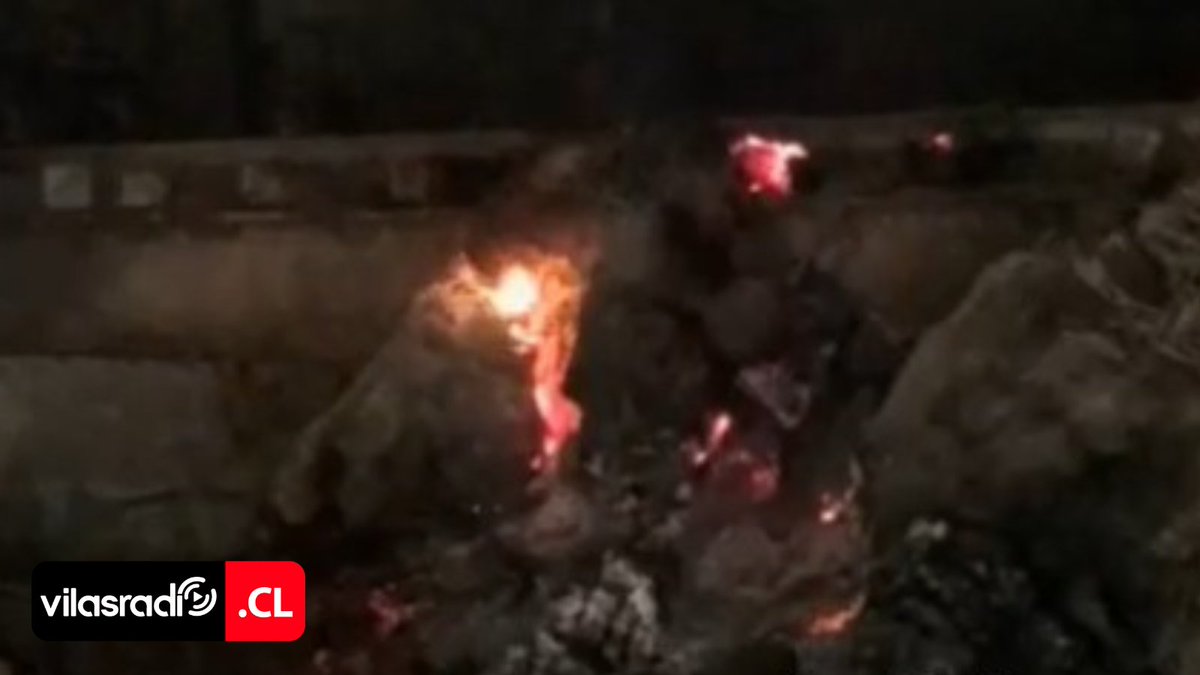 VilasRadio's tweet image. 🚂🔥🛤 FUEGO AFECTA DURMIENTES DEL PUENTE DE LA LÍNEA FERROVIARIA ENTRE ARICA Y TACNA

📲💻Revisa la nota completa en: vilasradio.cl/fuego-afecta-d…

#FUEGO #AFECTA #DURMIENTES #PUENTE #LÍNEA #FERROVIARIA #ARICA #TACNA