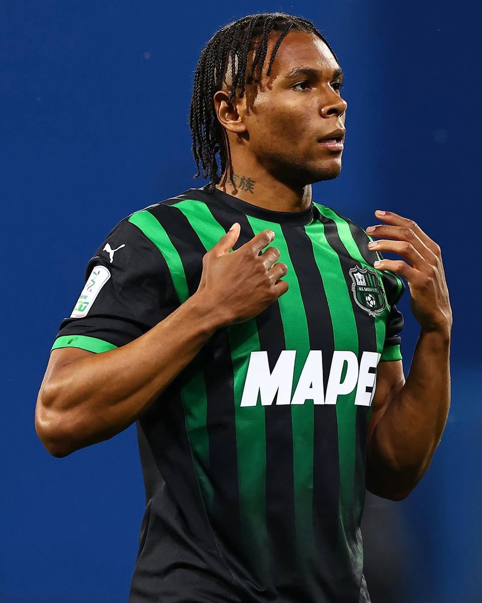 Armand Lauriente, Sunderland’in Portekiz kampına kadar geldi.

Fakat sağlık kontrolünde beklenmedik bir sorun çıkınca anlaşma iptal oldu ve oyuncu geri döndü.

Sunderland, bu sene £170M harcadı. Sorun olmasa bir £20M daha harcardı… Dikkat etmekte fayda var. 👀