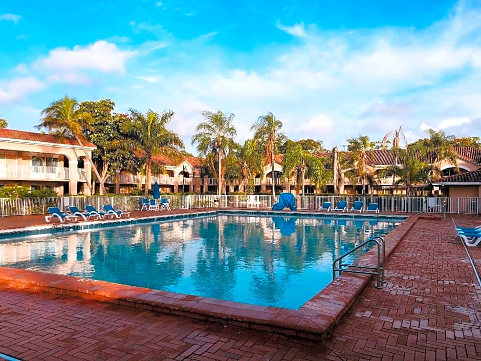 Move In Weekend.  Orientation.  We offer Breakfast Lunch &amp; Dinner. Resort Amenities. Weightroom, Fitness Center and Pool on property.
Veteran staff featuring former NFL players.  First practice yesterday!
BE NEXT 
863 703 4644 
Pwsportsacademy.com