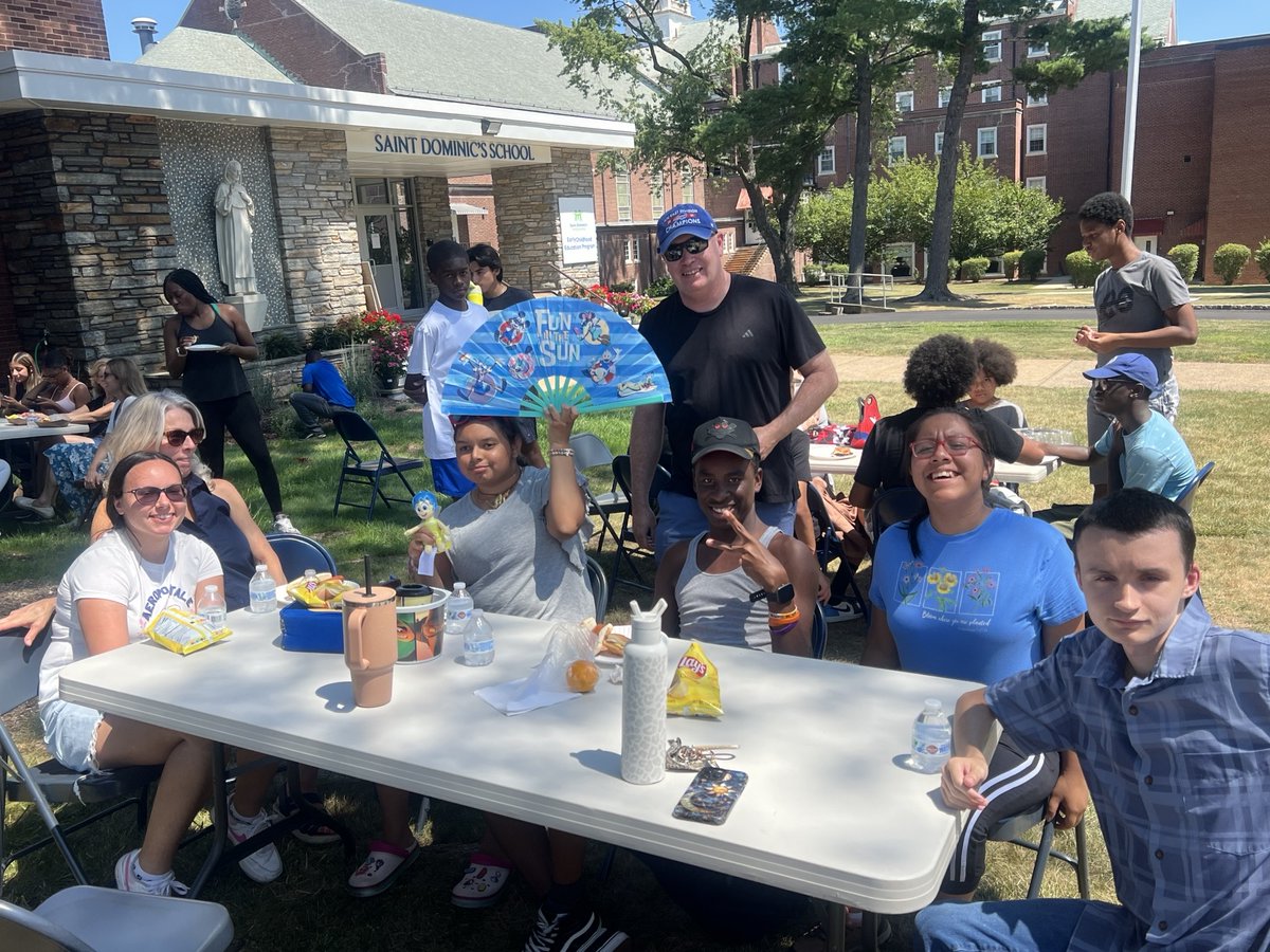 sdfs_ny's tweet image. What a way to wrap up our Summer Program at St. Dominic's School in Blauvelt, NY! Our BBQ was the perfect end to a season full of learning, laughter, and fun by celebrating the lessons learned and memories made. 
#SummerProgram #LearningAndFun #BBQ #Barbecue #RocklandSchools