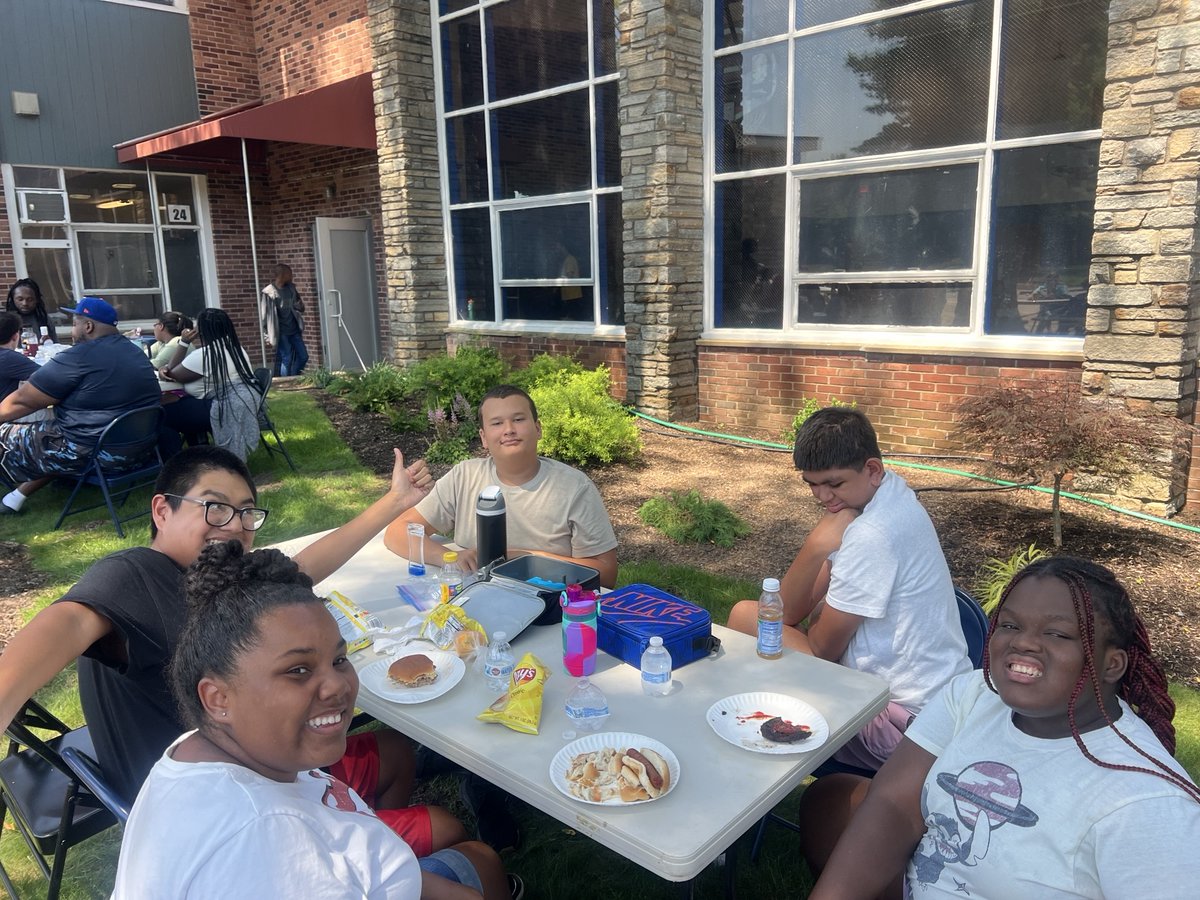 sdfs_ny's tweet image. What a way to wrap up our Summer Program at St. Dominic's School in Blauvelt, NY! Our BBQ was the perfect end to a season full of learning, laughter, and fun by celebrating the lessons learned and memories made. 
#SummerProgram #LearningAndFun #BBQ #Barbecue #RocklandSchools