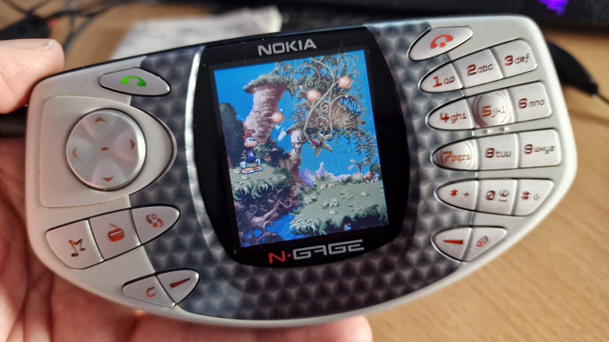 Kinxoc's tweet photo. Cuando los telefonos eran gadgets… se
Acuerdan del N gage? #KornoBendiciones @korno @LuisGyG https://t.co/gQo5pA1H7G
