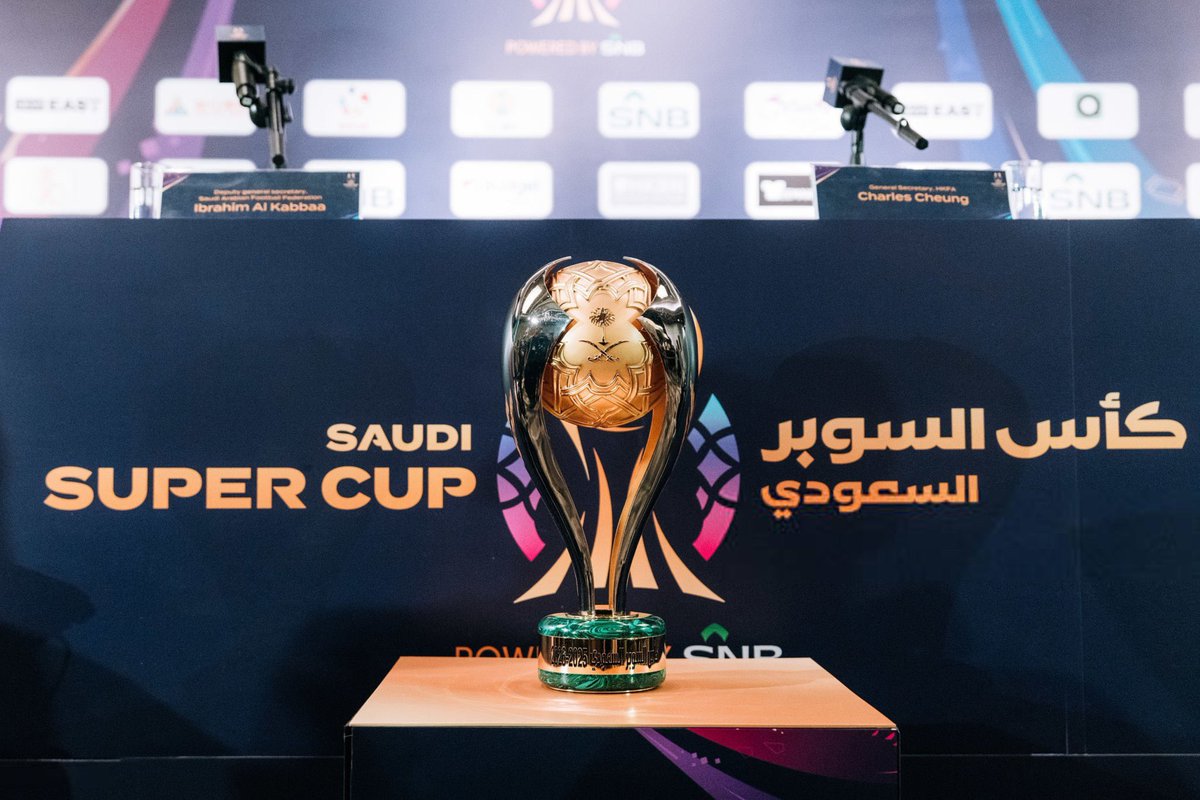 حقيقة وبعيداً عن التعصب والمكابرة ..أثبتت الأحداث بأن #الهلال هو الحجر الأساس والعامل الأهم في إثارة المسابقات السعودية .. حتى بعد إعتذاره لم تخلوا التغريدات من إسمه .. اسمه حاضر في النقاشات والتحليلات الفنية ..اصطنعوا تغريدات لخلق أجواء الإثارة واختفت تداعياتها في ساعات .. لذلك