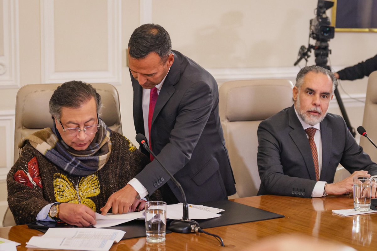 491 municipios del país están por debajo de la tasa mundial de homicidios (6,2). Entre ellos se destacan varias capitales como Tunja (1,1), Inírida (2,6), Florencia (3,9), Montería (4,3), Manizales (4,8), Pasto (5,3) y Mitú (5,6). Esto significa que el 44% de los municipios