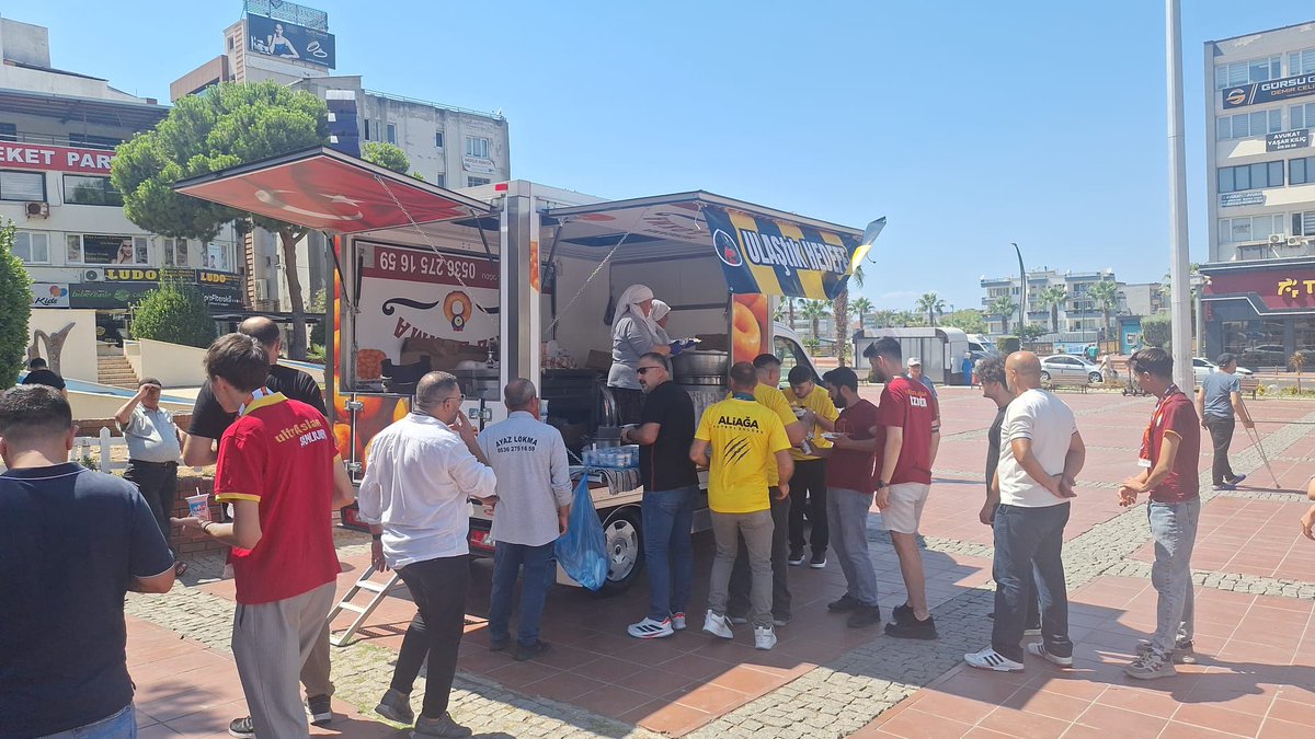 ultrAslan İzmir ve ilçe temsilciliklerimiz, Rahmetli Ulaş Bayam ağabeyimizi kabri başında ziyaret edip hayrına ikramlarda bulundu.
#İyikiDoğdunUlaşBayam
#uAYurtiçi