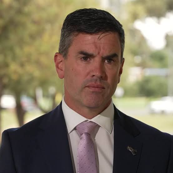 BATTED OUT 🏏 : The Victorian Liberals have been bowled a nightmare polling delivery ⚾️. One of their worst polling results in political history. Can baker boy Battin survive another innings ⁉️🍞

COMMENT BELOW 👇 🔥