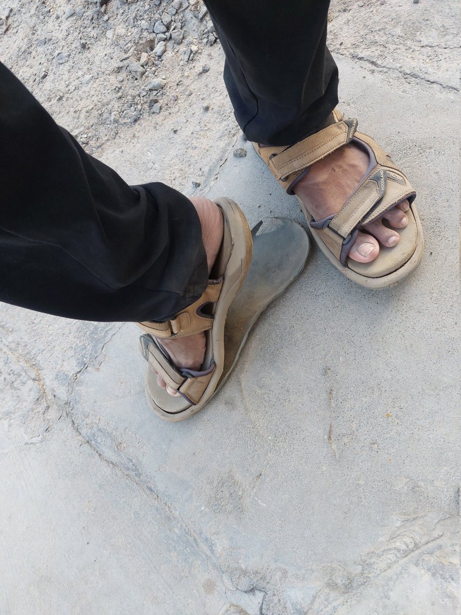 rishy_kesav's tweet photo. Disappointed with my Woodland WDL-55 sandals—sole came off completely within a year due to manufacturing defect! Tried email &amp; phone support, no response. Expected better for the price. Order ID: OR-3442335. Can you help? @Woodland #Woodland #CustomerService https://t.co/JkAr6lwEn1