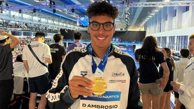😎 CARLITO'S WAY 

🔥 Carlos D’Ambrosio si prende tutto nei 200 stile libero ai mondiali juniores di Otopeni: oro, record italiano ritoccato e primato dei campionati in 1’45”15 💥

#azzurri #nuoto #swimming #recorditaliano