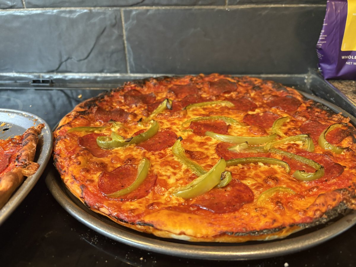 PriscillaBos's tweet photo. Homemade pizza 🍕 (deeg & saus) Zo makkelijk met de Thermomix! #nospon https://t.co/kko0JIPLxT