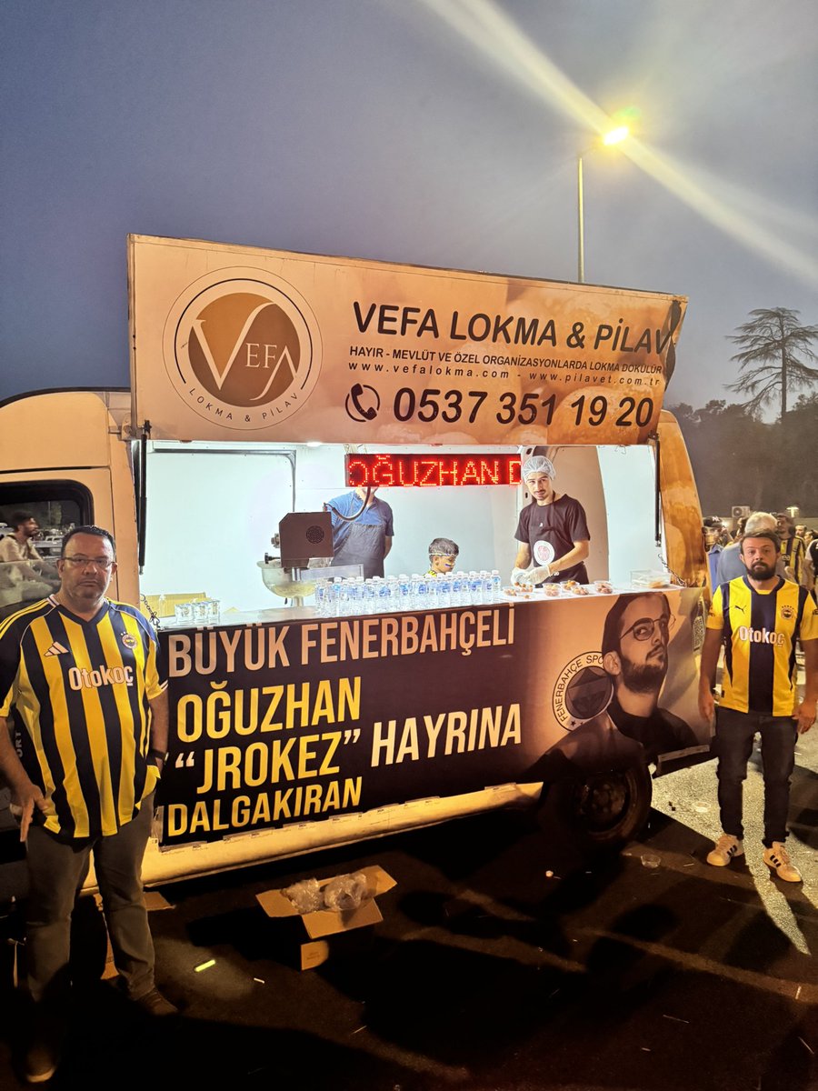 feritkw's tweet image. Bu acılı günlerinde bizleri kırmayıp Jrokez kardeşimizin babası ve abisi güzel bir anı bırakmak için, onun hatırasını yaşatmak için bizimle birlikte oldular.Kardeşimizin son isteği için #JrokezİcinFener