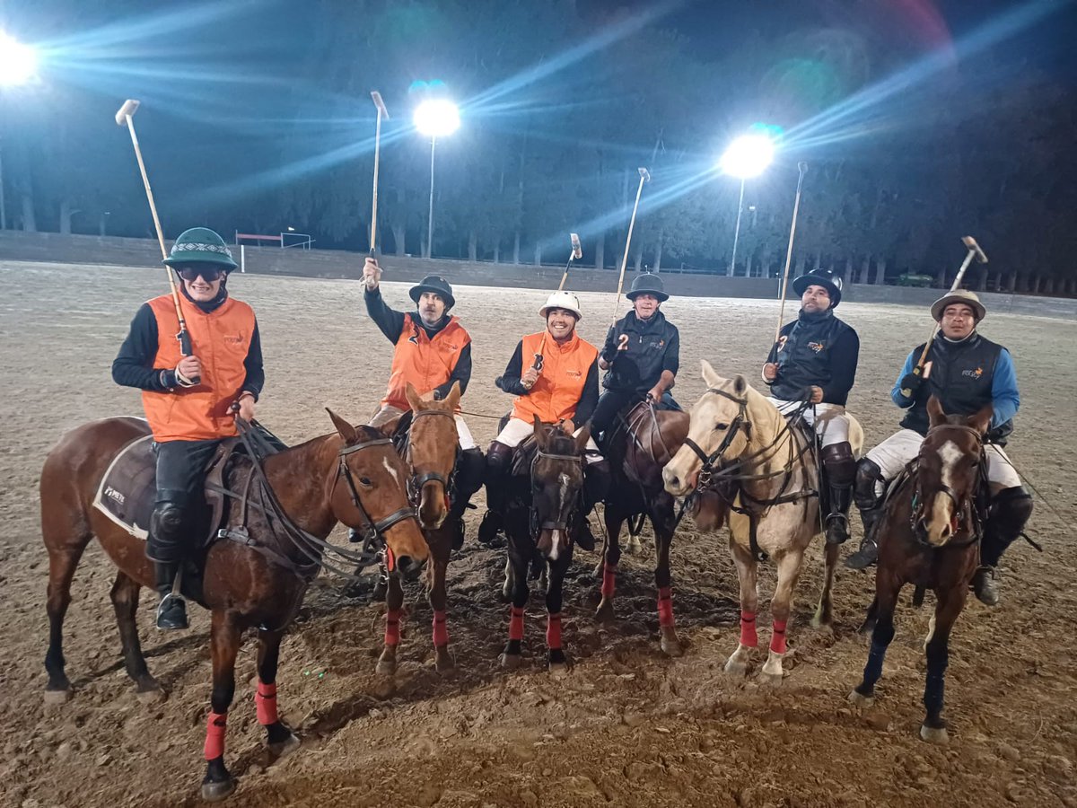 🌙📷 Polo Night en Argentina Polo Day  A solo 1 hora de Buenos Aires, viví una experiencia única en el mundo: Polo bajo las estrellas, Asado y aire de campo. 

👉🏼argentinapoloday.com.ar/blog/una-noche…