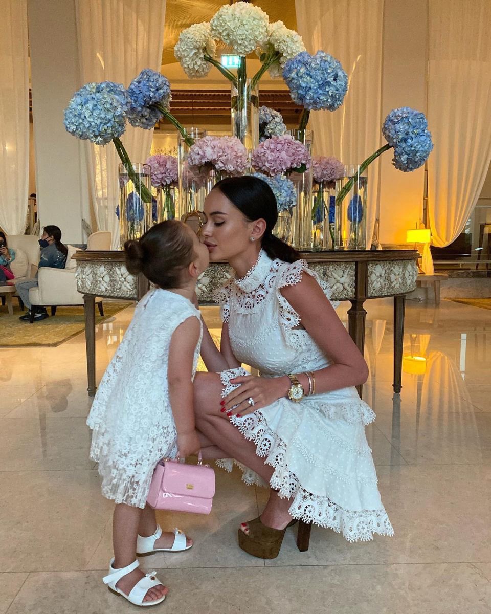 Diorgirlx's tweet photo. my future daughter and i because i’m gonna raise mini me https://t.co/DUwFpTcCqE