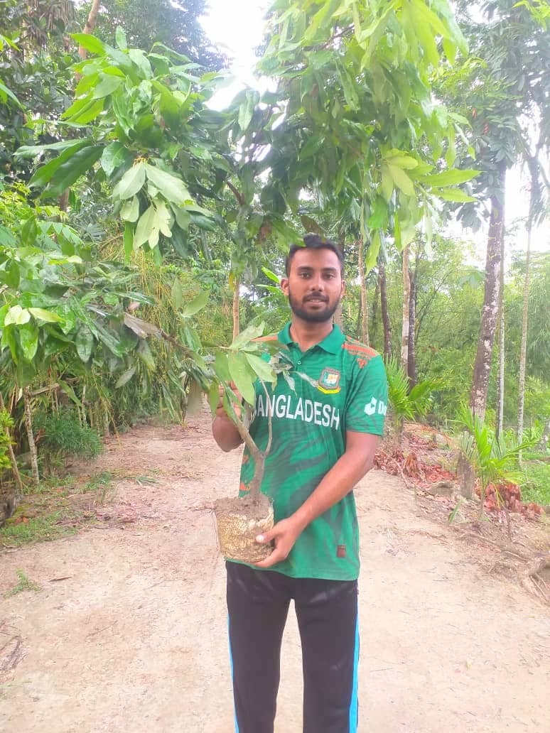 awareness_360's tweet photo. Taking a stand against indiscriminate tree cutting! In Dhaka, Bangladesh 🇧🇩, Tree Plantation Project 2024, led by our fellow Md. Rafiqul Islam planted over 50 fruit trees along busy roadsides and in neighborhoods, contributing to a greener and healthier environment for all. https://t.co/RegbVfWhnp
