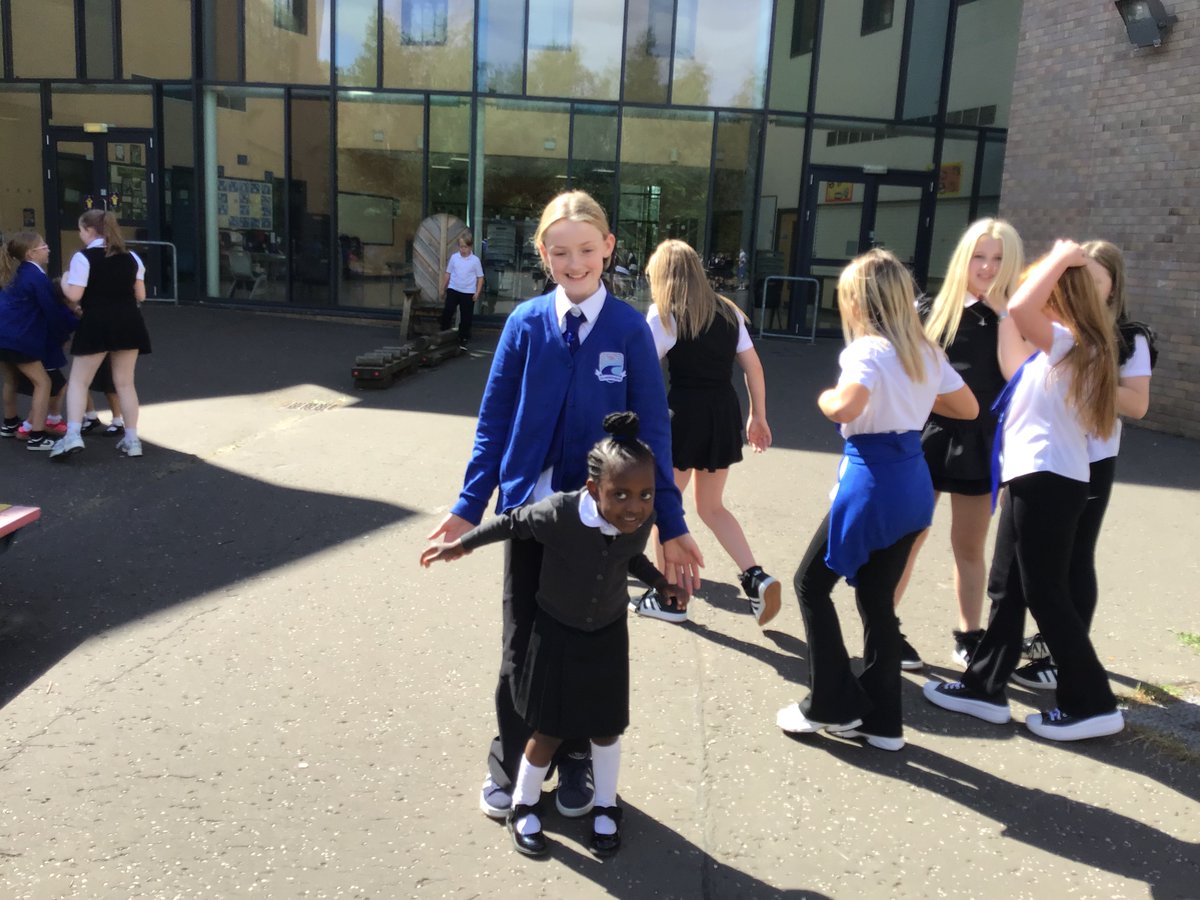 Miss Thomson tweet media