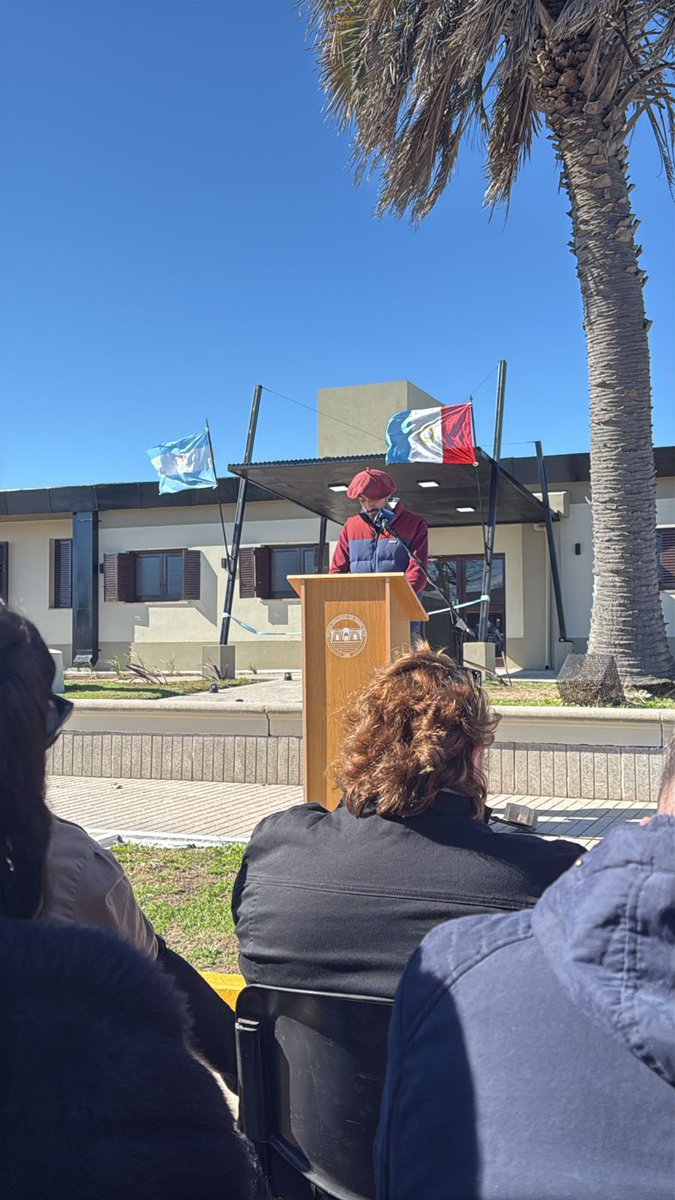 HECHOS NO RELATOS. 🇦🇷
<a href="/Facumanzoni/">Facundo Manzoni</a> nació en ese hospital. Por décadas no fue más que decadencia. En menos de dos años de asumir como intendente vuelve a abrir sus puertas, y las familias de Viamonte tienen donde acudir para sanar y prevenir. ¡Felicitaciones amigo, sos ejemplo!.