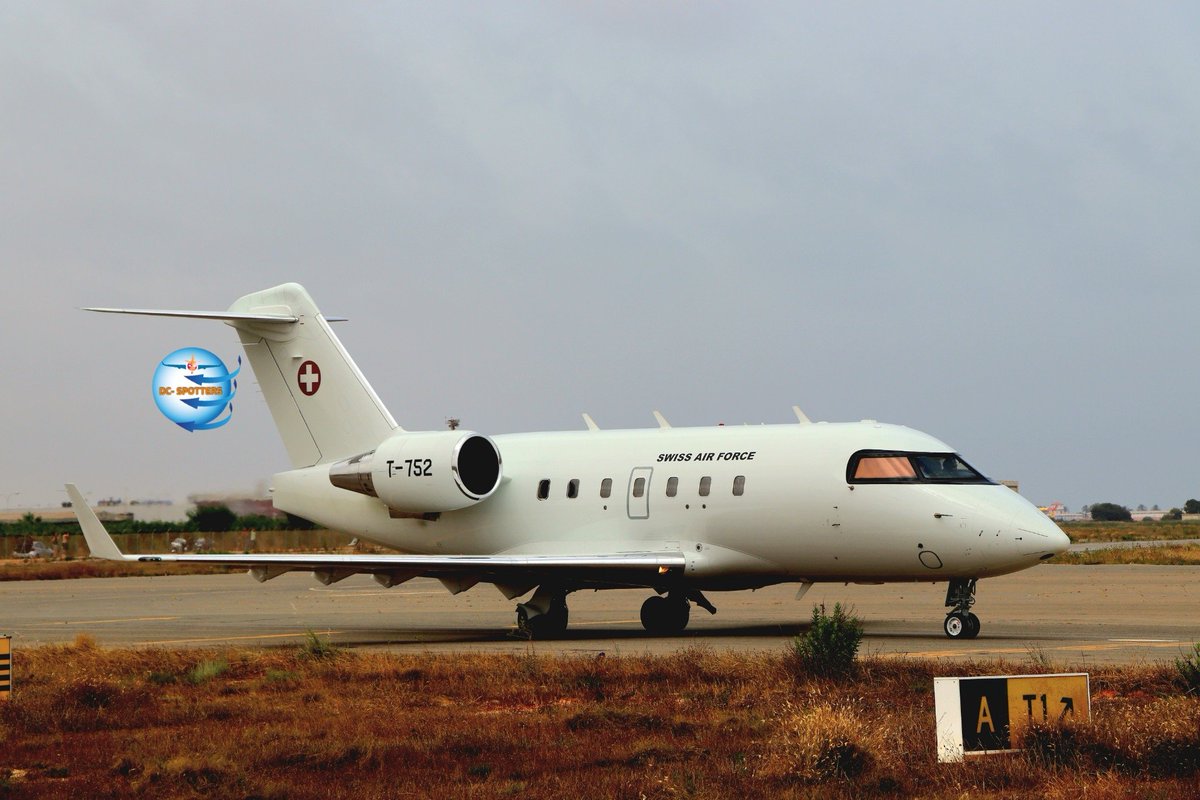 dacabzar's tweet photo. Bombardier Challenger 604 T-752 de la Swiss Air Force , entrando en pista de la base aérea de la @Academiaire_ea de San Javier.
#bombardierchallenger #swissness
#swissairforce #sphair #T752 #AcademiaGeneraldelAire
#schweizerarmee #festivalaero #spain
#airshow #sanjavier https://t.co/tNpSpRHdpb