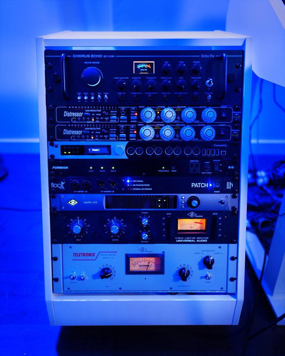 Andrew Huang (@andrewhuang) on Twitter photo Discovered <a href="/BusoAudio/">Buso Audio</a> was making LITERALLY THE DESK I’VE ALWAYS DREAMED OF and the studio is now UPGRADED. Been thinking it’s time for another tour video. Any questions you want me to answer about my space / gear / workflow? Discovered <a href="/BusoAudio/">Buso Audio</a> was making LITERALLY THE DESK I’VE ALWAYS DREAMED OF and the studio is now UPGRADED. Been thinking it’s time for another tour video. Any questions you want me to answer about my space / gear / workflow?