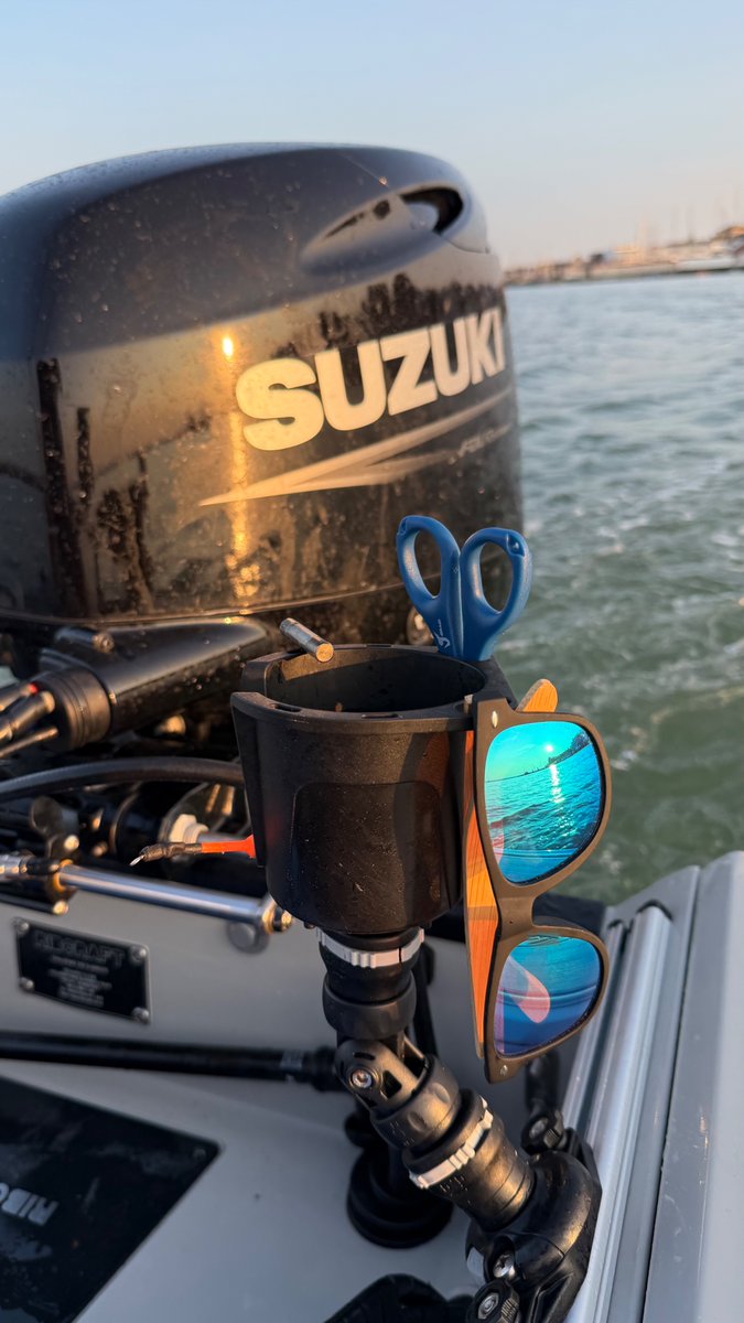 SuzukiMarineUK's tweet photo. We're not sure you can get much more picture-perfect boating than this - Squidward3 Fishing blasting back from Cowes with the sun setting in the background 😎
Power delivered by the ever-reliable DF40A 💪
#SunsetBoating #TeamSuzuki #SuzukiMarineGB #TheUltimateOutboardMotor https://t.co/Z7rQfxbsGs