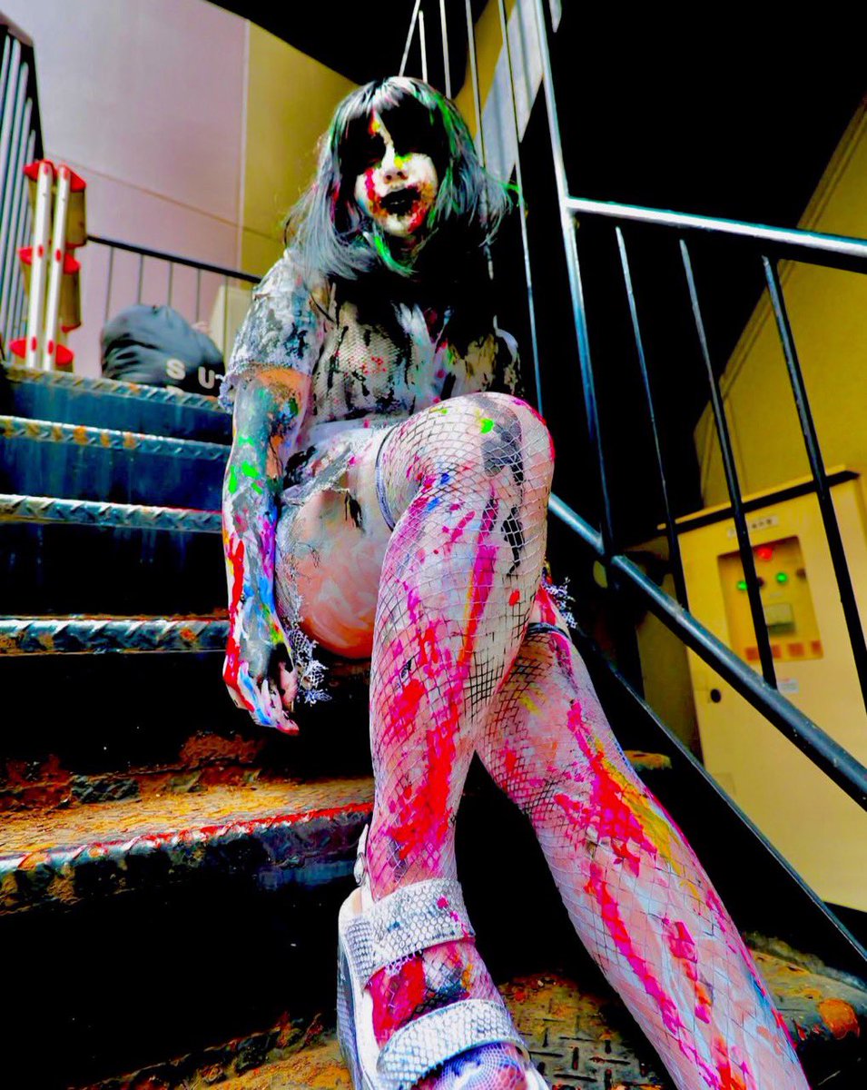 fetish_market01's tweet photo. Where the Dead Walk the Crowded Streets
~雑居地帯に現れたゾンビ~
#Zombie
#TokyoArtZombie
#SHIBUYA
#BodyPainting
#Art
#ArtisticBodyPainting
#StreetPerformance
#DeadWalk https://t.co/CWnzSzaGqY