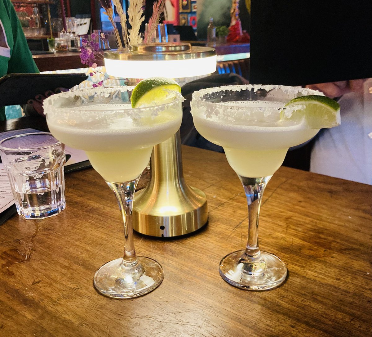 booksandwine76's tweet photo. M is for margarita #minichorizobites #picodegallo #crispyducktaco #beefbriskettaco #supportlocal #cheekychicos https://t.co/xWnC2nEX56