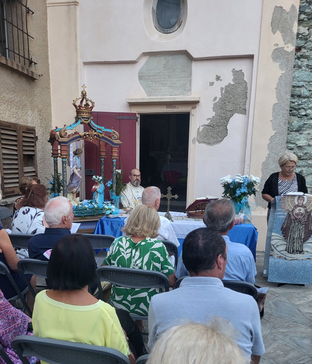 🕯️ Le 14 août dernier,  Messe et Procession afin de célébrer la Santa Maria à Miomo : un moment de ferveur, de chants et de partage au pied de notre belle Tour. 🙏 

Une tradition vivante qui unit notre Communauté et fait rayonner notre patrimoine ainsi que nos traditions✨