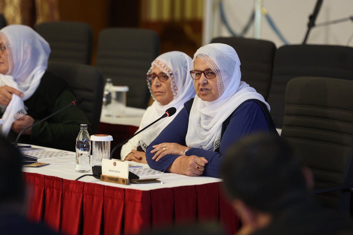 Cumartesi ve Barış Anneleri komisyon oturumuna katıldı: Çocuklarımızı değil silahları toprağa gömelim

Meclis’te kurulan Milli Dayanışma, Kardeşlik ve Demokrasi Komisyonunun beşinci toplantısında Cumartesi Anneleri ve Barış Anneleri dinlendi.

demparti.org.tr/tr/cumartesi-v…