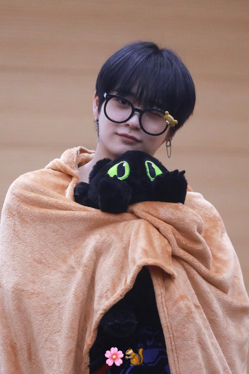 sururu917's tweet photo. 700일 축하행♡。·˚˚·  ·˚˚·。♡

 #홍성민 https://t.co/bHDvtq6OGA