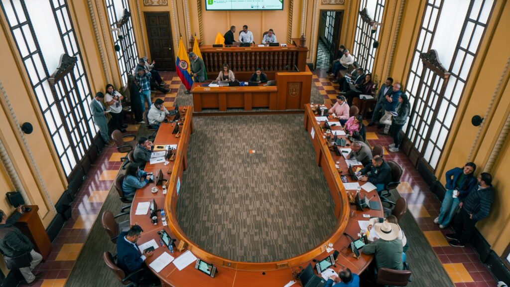 La <a href="/asambleacaldas/">ASAMBLEA DE CALDAS</a> aprueba en segundo debate el proyecto de ordenanza que autoriza a la Gobernación para gestionar un empréstito por $80 mil millones destinados a fortalecer la infraestructura vial del depto con proyectos estratégicos que impactarán positivamente las comunidades.