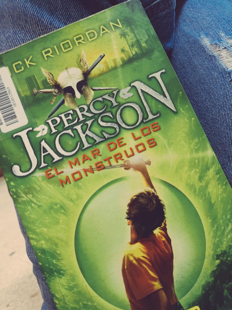 zqbooks_'s tweet photo. "Los jóvenes no siempre hacen lo que se les dice, pero si logran lo que se proponen." — Hermes. https://t.co/v9Gpc3u8FG
