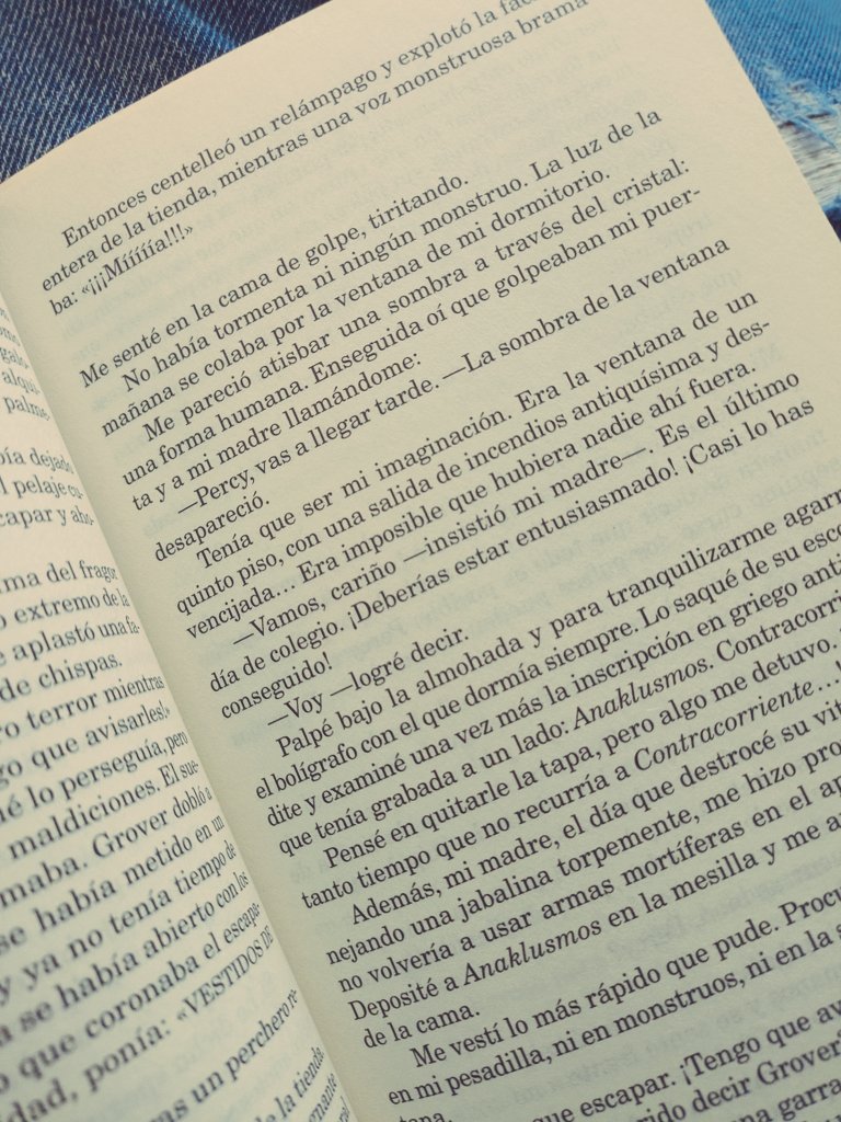 zqbooks_'s tweet photo. "Los jóvenes no siempre hacen lo que se les dice, pero si logran lo que se proponen." — Hermes. https://t.co/v9Gpc3u8FG