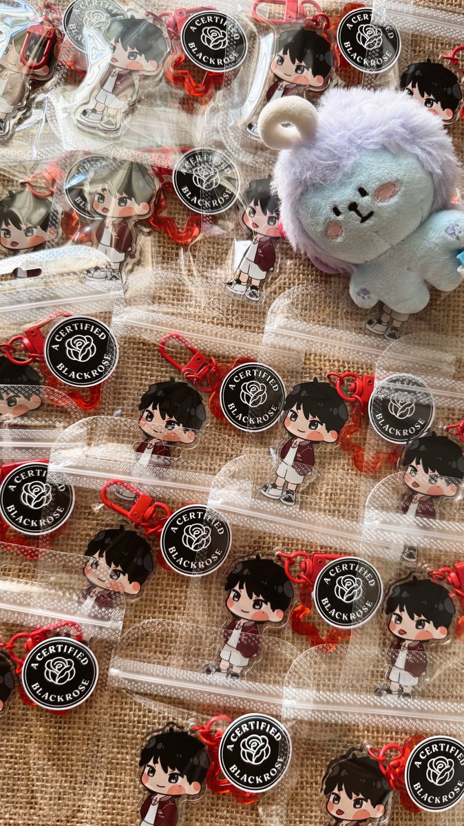 i made a very special Woosung keychain!
i’ll be giving them out randomly at the Seoul show!🖤

💌 limited 
📆 august 30th – before the show!

p.s. i really hope you’ll love him!!😆
pls don’t throw him away🥺

see y’all there! #OnceUponAWRLDSeoul
(sorry can’t bring it to lalala😭)