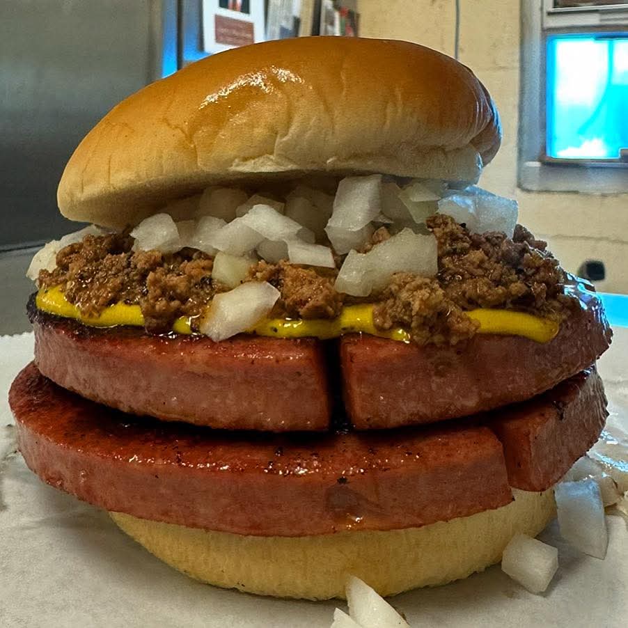 Dave Fulton (@davefultonracer) on Twitter photo Brooks Sandwich House - Charlotte: Thick double bologna sandwich — mustard, chili, onion, the whole works. <a href="/SoBoSpeedway57/">South Boston Speedway</a> Brooks Sandwich House - Charlotte: Thick double bologna sandwich — mustard, chili, onion, the whole works. <a href="/SoBoSpeedway57/">South Boston Speedway</a>