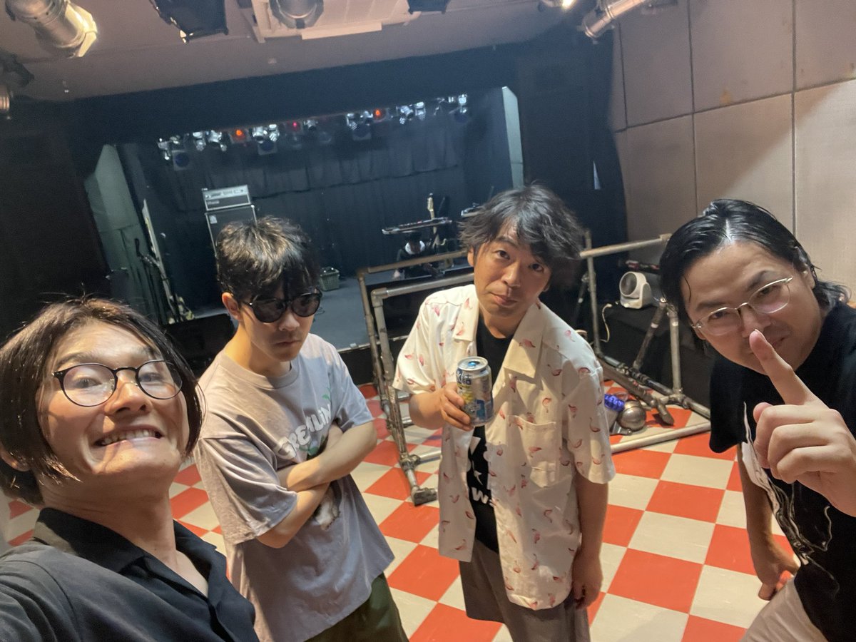 塩井潤一 (@401_) on Twitter photo 本日アキレスと亀<a href="/akiresuandkame/">秘密結社 アキレスと亀</a> のイベント秘密基地に8341にて出演!
ちっけんさん<a href="/RDmhwYRuab3Tywb/">ちっけん(千葉俊和)</a> とタイキ君@ktotaikingr との3人での出演予定でし泉田君
<a href="/PoolFieldRule/">いさん</a> も間に合い急遽4人で出演出来ました!
新曲2曲?を披露!
後ほど動画アップします😆
お楽しみに! 本日アキレスと亀<a href="/akiresuandkame/">秘密結社 アキレスと亀</a> のイベント秘密基地に8341にて出演!
ちっけんさん<a href="/RDmhwYRuab3Tywb/">ちっけん(千葉俊和)</a> とタイキ君@ktotaikingr との3人での出演予定でし泉田君
<a href="/PoolFieldRule/">いさん</a> も間に合い急遽4人で出演出来ました!
新曲2曲?を披露!
後ほど動画アップします😆
お楽しみに!