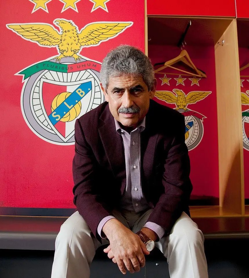 Almaencarnada's tweet photo. LFV é candidato oficial à presidência!
Para vocês, quem ganha em OUTubro? https://t.co/dFRlhhKRk2