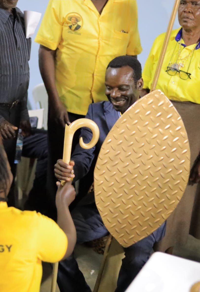 MAGEZIKIRIINJJU's tweet photo. Honorable @EchoduOfficial receives instruments of power as the incoming Vice Chairman @NRMOnline Eastern π
@otukoa1
@TodwongR
#Calvin4Eastern
#NewEnergy
#Echodu4CEC https://t.co/VcS3pi5OTM