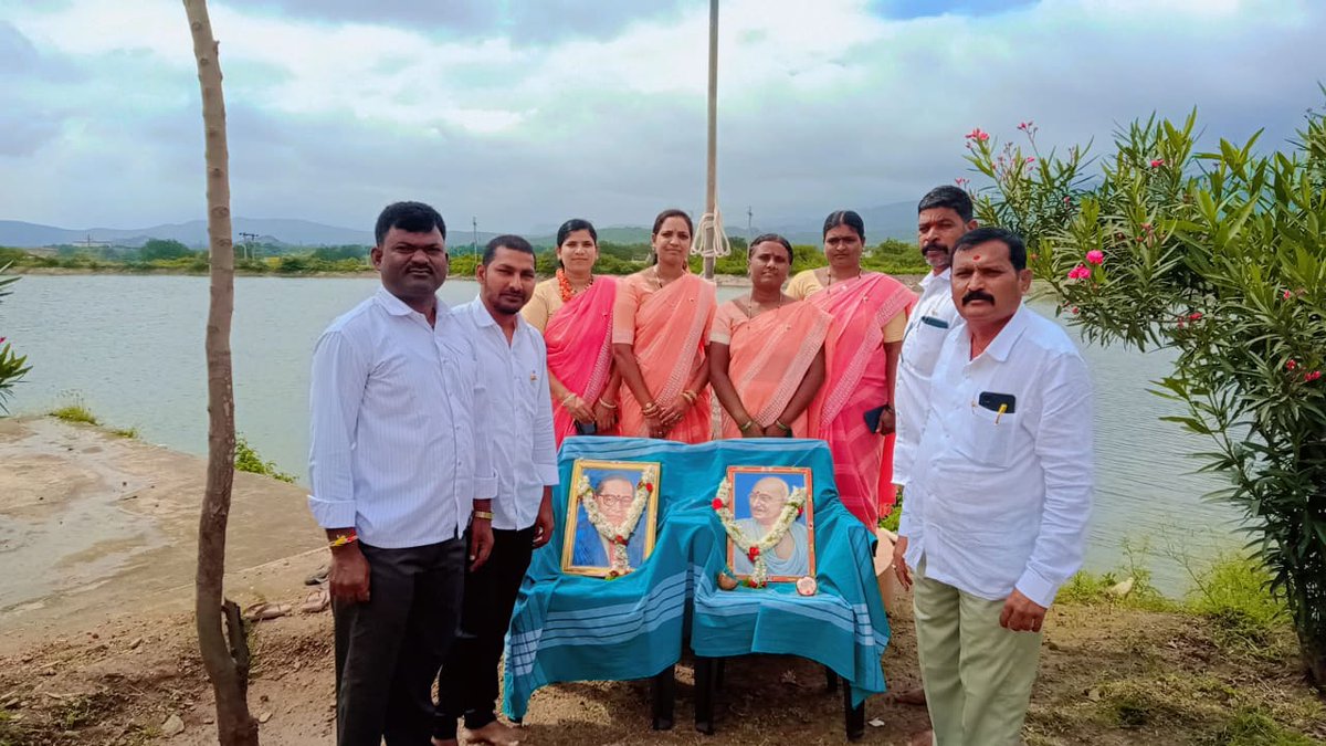 VJRMgnregs's tweet photo. ದಿನಾಂಕ15.08.2025 ರಂದು ಹೊಸಪೇಟೆ ತಾಲೂಕಿನ ವಿವಿಧ ಗ್ರಾಮ ಪಂಚಾಯಿತಿಗಳ ವ್ಯಾಪ್ತಿಯಲ್ಲಿ ನರೇಗಾದಡಿ ಅಭಿವೃದ್ಧಿಪಡಿಸಿದ ಅಮೃತ ಸರೋವರದ ಬಳಿ 79ನೇ ಸ್ವಾತಂತ್ರ್ಯ ದಿನಾಚರಣೆ ಪ್ರಯುಕ್ತ  ಧ್ವಜಾರೋಹಣ ನೆರವೇರಿಸಲಾಯಿತು. https://t.co/PWwe7yqKkm