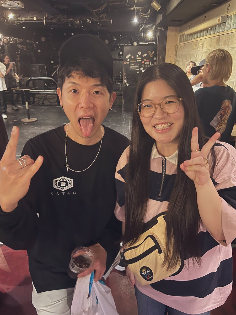 Rumi_Bass's tweet photo. MOMENTS NEVER FADE大先輩は今日も音が大きくてかっこよかったです！！koh!shiさんお誕生日おめでとうございます！！いつまでもベースを弾いていてください！！ずっとずっと聴きに行きます！！ https://t.co/Fn53QNQ28L