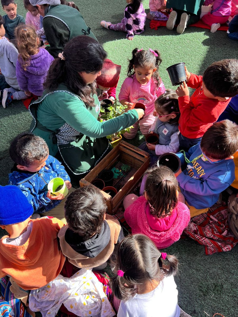 🌱Agradecimiento a la Pacha Mama y el inicio de la época de siembra ✨ El Jardín Infantil Rabito con participación de 👦🏻, 👧🏻 y la gestora cultural del Pueblo Lickan Antay, Didier Carvajal, relevaron la abundancia de los alimentos y la importancia del cuidado de nuestra tierra 🤍