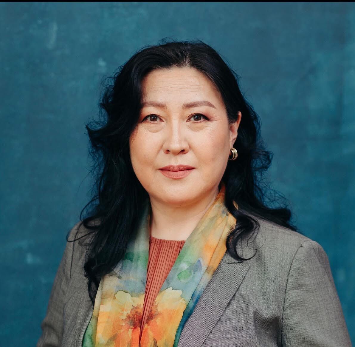 УИХ-д физик мэдэх хүн байхгүй этр. Өөрт нь итгэдэггүй бол А.Ундраа хэр том физикч вэ гээд ChatGPT-c асуучих хэрэгтэй. Оюун-Эрдэнийн боловсролд эргэлзэж бсан ганц хүн шүү