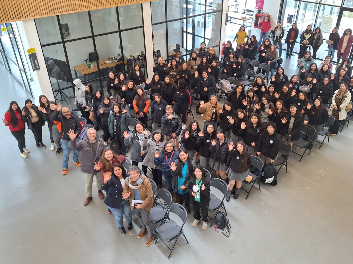 UAustraldeChile's tweet photo. En el marco de los desafíos institucionales y nacionales por promover la participación de las mujeres en áreas de ciencia, tecnología, ingeniería y matemáticas (STEM), la Facultad de Ciencias de la Ingeniería de la Universidad Austral de Chile junto a la Red Futuro Técnico Profesional de la región de Los Ríos y la Seremi de Educación desarrolla la Jornada de Mujeres en STEM, dirigida a estudiantes mujeres de liceos técnicos de la región.

Su objetivo general es
promover el interés y la proyección de estudiantes mujeres de liceos técnicos hacia carreras STEM, visibilizando referentes femeninos en ingeniería y fomentando su participación en el ámbito científico-tecnológico.

Participan el Colegio Padre Damian de La Unión, Liceo Industrial de Valdivia, Instituto  Comercial de Valdivia  y el Liceo Camilo  Henriquez de Lanco.

@FCIUACh