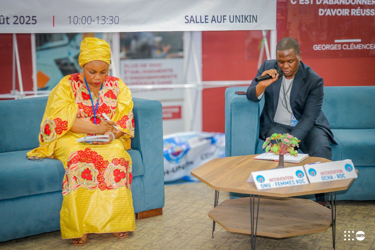 UNFPARDC's tweet photo. #JournéeMondialeAideHumanitaire : Conférence-débat à l'Université de Kinshasa sur le thème : « Le droit international humanitaire (DIH) face aux défis sécuritaires en RDC ». Les étudiants informés sur le droit à la vie en zones de conflit & les violations du DIH.
#HumanitarianDay https://t.co/nDHj881uZU