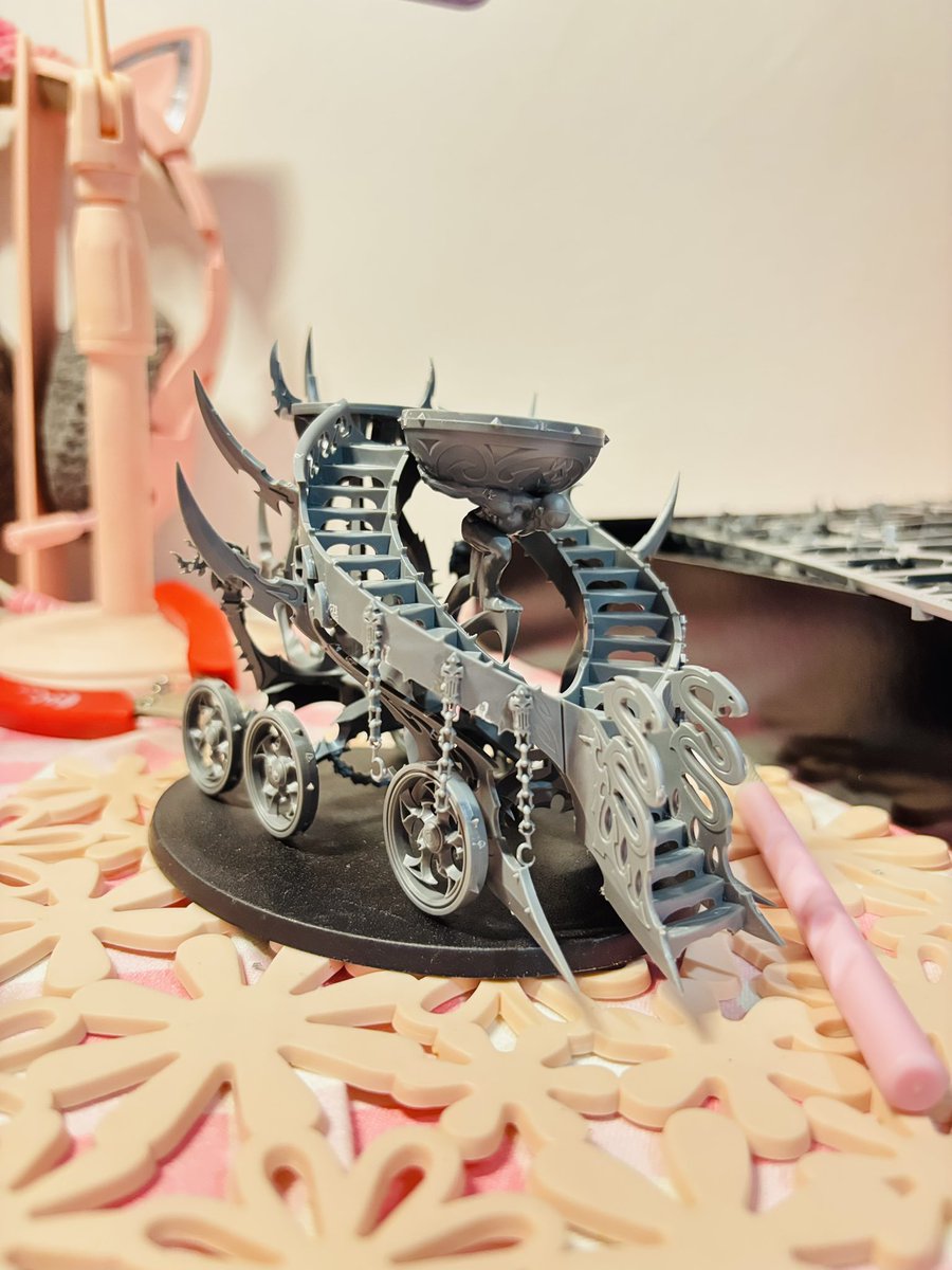 jessyjessyuwu's tweet photo. Building the same model for the second time. Still deciding if I should turn this into a Bloodwrack Shrine 🐍
#WarhammerAgeofSigmar #DaughtersOfKhaine https://t.co/07IT4dWr8o